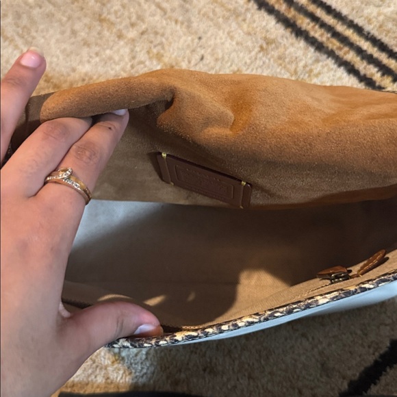 Coach White Shoulder Bag with Black Details - Picture 2 of 2